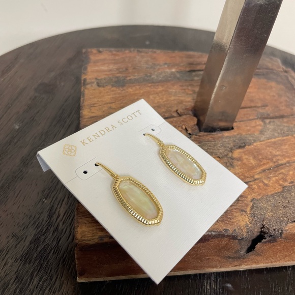 NWT Kendra Scott Dani Ridge Frame Drop Earrings in Golden Abalone! - Picture 4 of 5